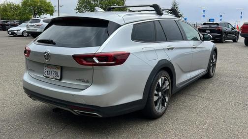 2018 Buick Regal TourX Essence