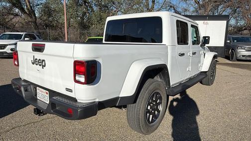 2022 Jeep Gladiator Overland