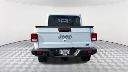 2022 Jeep Gladiator Overland