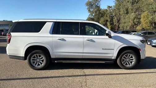 2024 Chevrolet Suburban LT