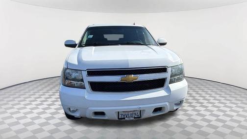 Summit White 2014 Chevrolet Suburban 1500 LT