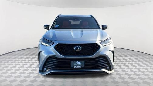 Celestial Silver Metallic 2022 Toyota Highlander XSE