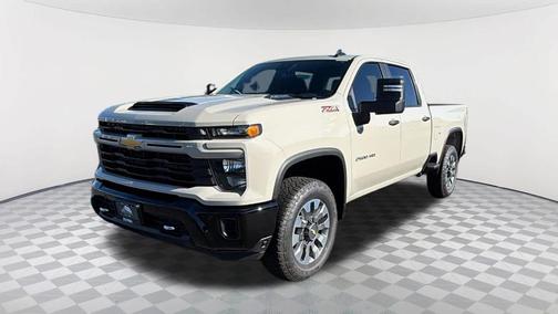 White Sand 2026 Chevrolet Silverado 2500 Custom