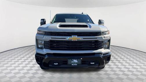 White Sand 2026 Chevrolet Silverado 2500 Custom