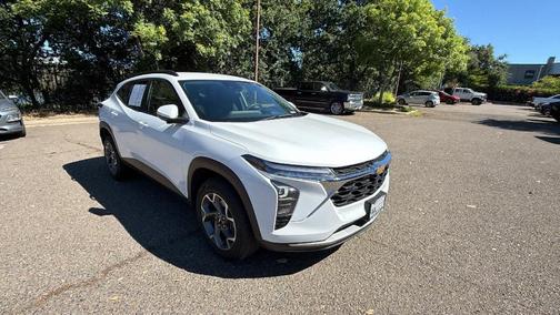 Summit White 2024 Chevrolet Trax LT