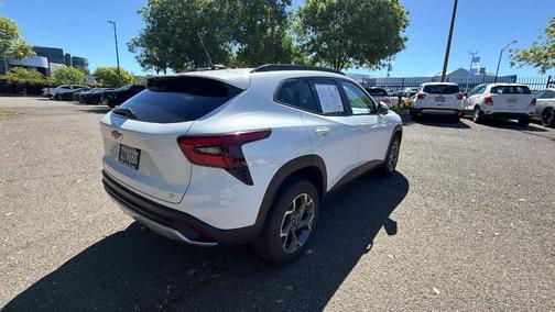 Summit White 2024 Chevrolet Trax LT