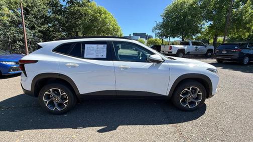 Summit White 2024 Chevrolet Trax LT