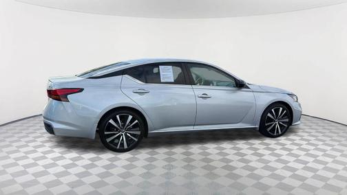 Brilliant Silver Metallic 2020 Nissan Altima 2.5 SR