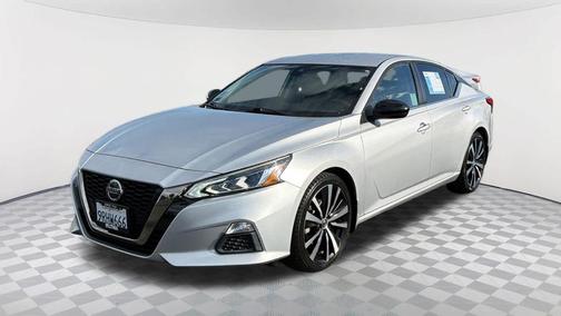 Brilliant Silver Metallic 2020 Nissan Altima 2.5 SR