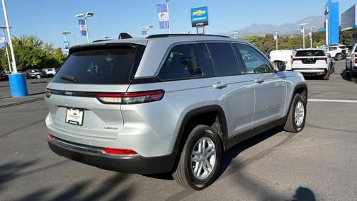 Silver Zynith 2023 Jeep Grand Cherokee Laredo