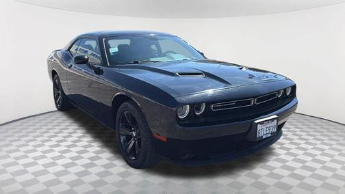Pitch Black Clearcoat 2020 Dodge Challenger SXT