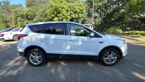 Oxford White 2019 Ford Escape SE