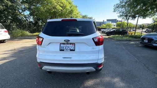 Oxford White 2019 Ford Escape SE