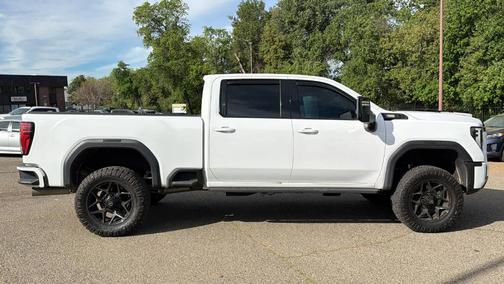 Summit White 2024 GMC Sierra 2500 AT4
