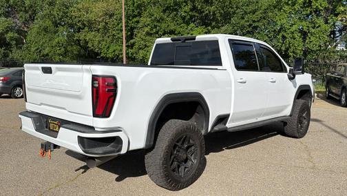 Summit White 2024 GMC Sierra 2500 AT4