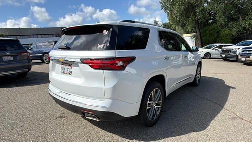 Iridescent Pearl Tricoat 2023 Chevrolet Traverse High Country