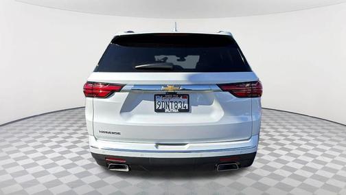 Iridescent Pearl Tricoat 2023 Chevrolet Traverse High Country