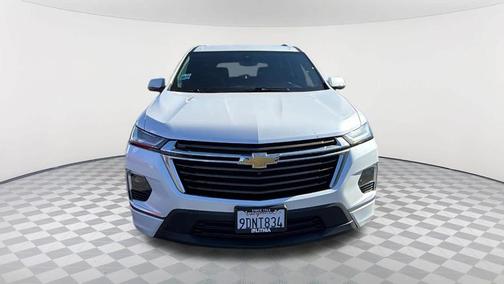 Iridescent Pearl Tricoat 2023 Chevrolet Traverse High Country