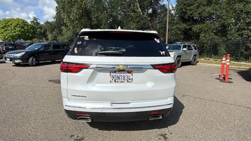 Iridescent Pearl Tricoat 2023 Chevrolet Traverse High Country