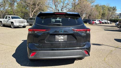 2024 Toyota Highlander Hybrid LE