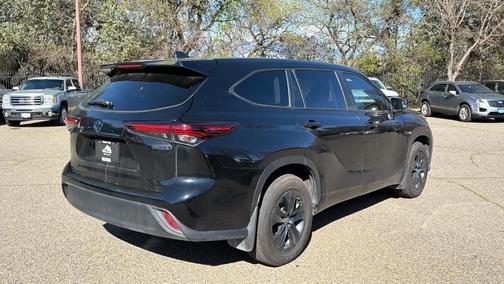 2024 Toyota Highlander Hybrid LE