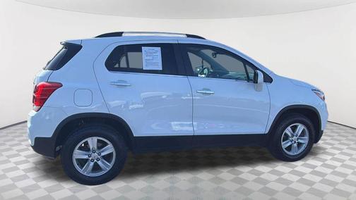 Summit White 2017 Chevrolet Trax LT
