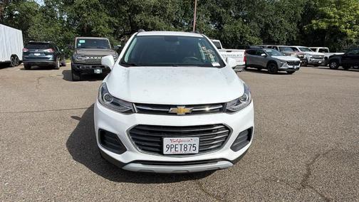 Summit White 2017 Chevrolet Trax LT