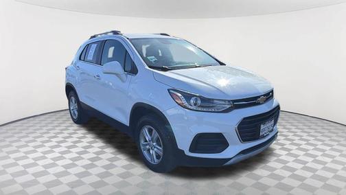 Summit White 2017 Chevrolet Trax LT