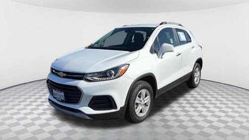 Summit White 2017 Chevrolet Trax LT