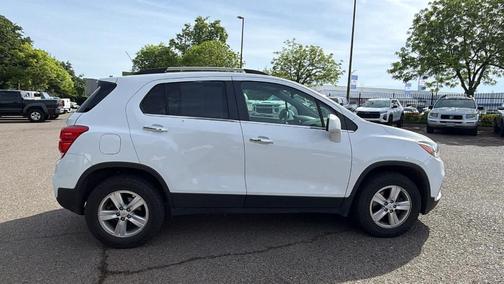 Summit White 2017 Chevrolet Trax LT