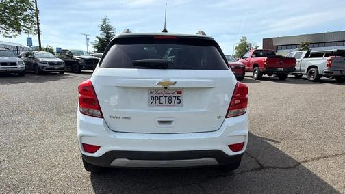 Summit White 2017 Chevrolet Trax LT