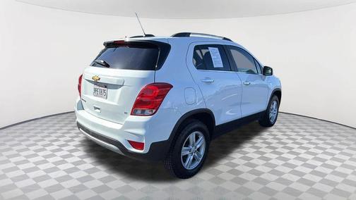 Summit White 2017 Chevrolet Trax LT