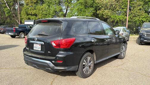 2019 Nissan Pathfinder SL