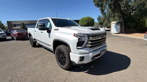 Iridescent Pearl Tricoat 2025 Chevrolet Silverado 2500 High Country