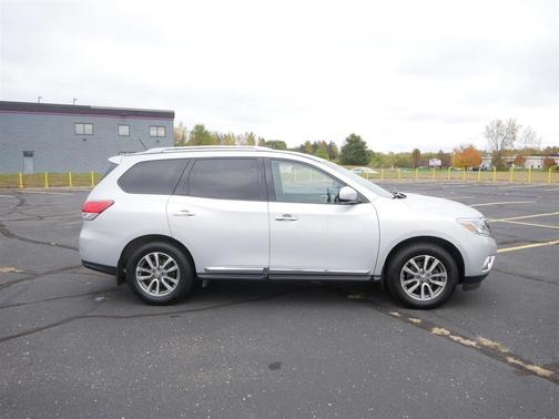 2016 Nissan Pathfinder SL