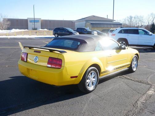 2005 Ford Mustang Base