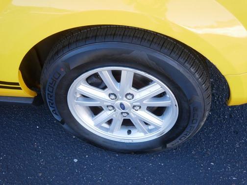2005 Ford Mustang Base