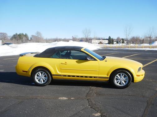 2005 Ford Mustang Base