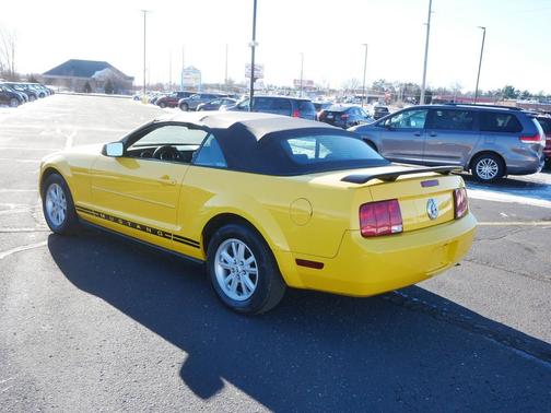 2005 Ford Mustang Base
