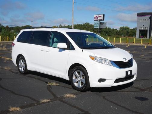 2011 Toyota Sienna LE