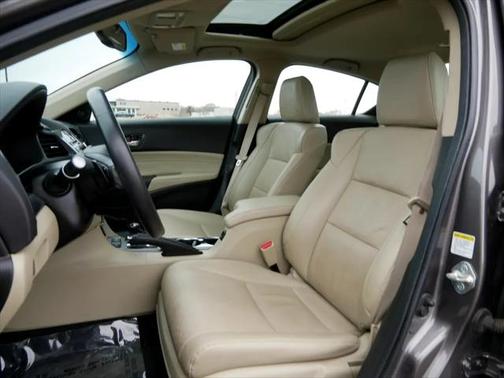 2013 Acura ILX 2.0L w/Premium Package
