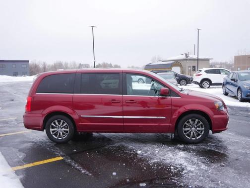 2015 Chrysler Town & Country S
