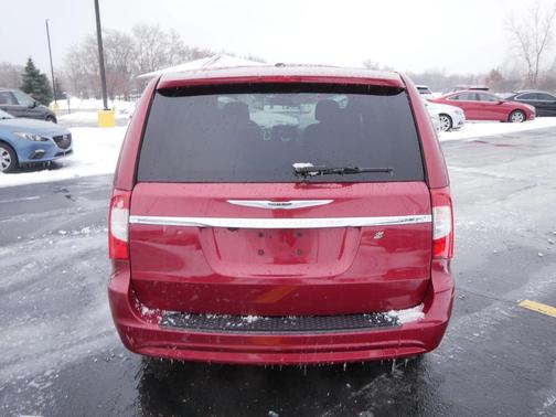 2015 Chrysler Town & Country S