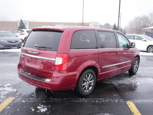 2015 Chrysler Town & Country S