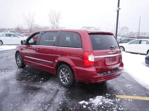 2015 Chrysler Town & Country S