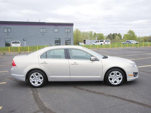 Brilliant Silver 2010 Ford Fusion SE