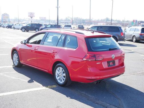 2016 Volkswagen Golf SportWagen TSI S 4-Door