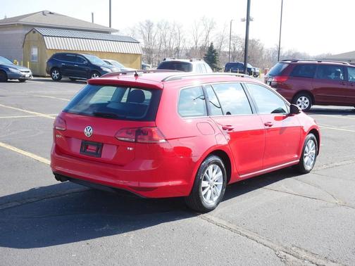 2016 Volkswagen Golf SportWagen TSI S 4-Door