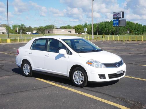 Fresh Powder 2010 Nissan Versa 1.8 S