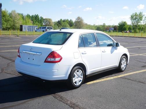 Fresh Powder 2010 Nissan Versa 1.8 S